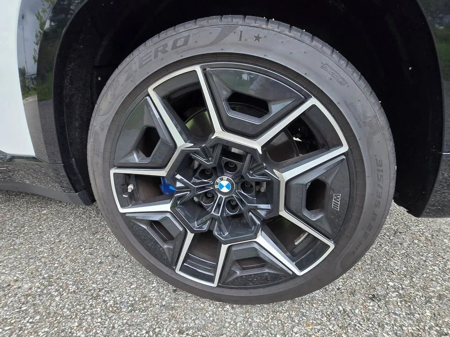 BMW XM — фото 10