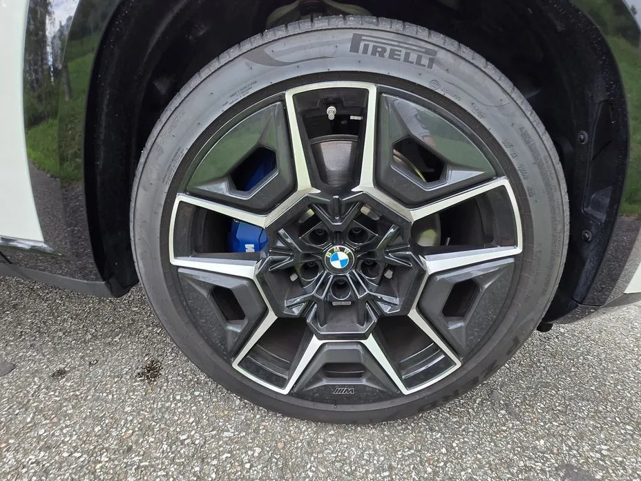BMW XM — фото 6