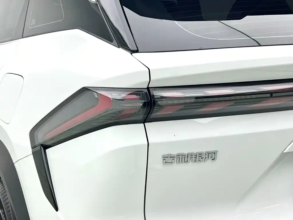 Geely Galaxy L7 — фото 6