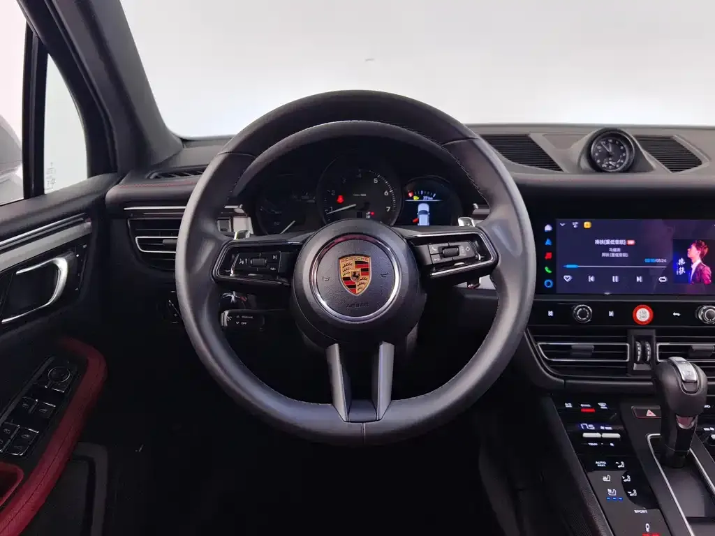 Porsche Macan — фото 9
