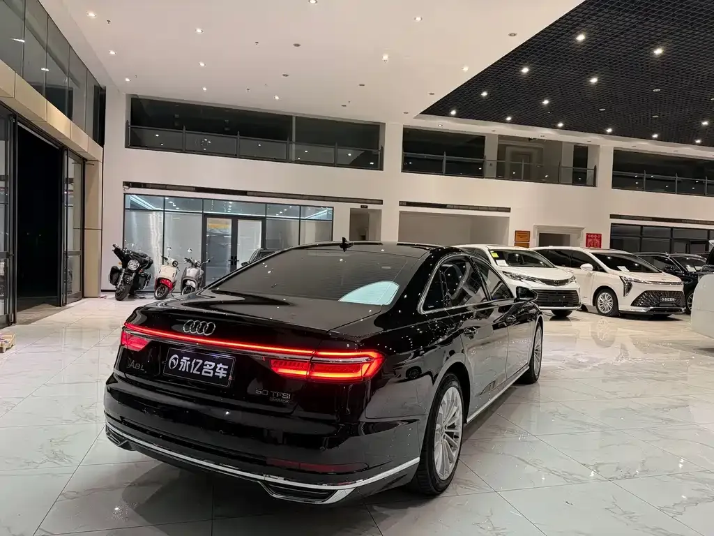 Audi A8 — фото 5