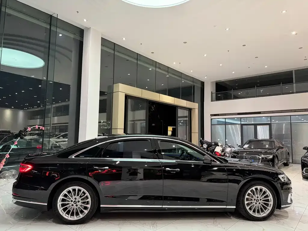 Audi A8 — фото 7