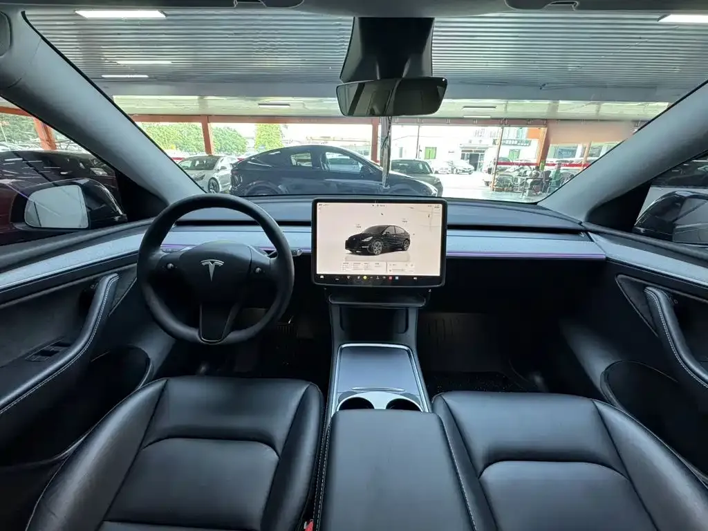 Tesla Model Y — фото 10