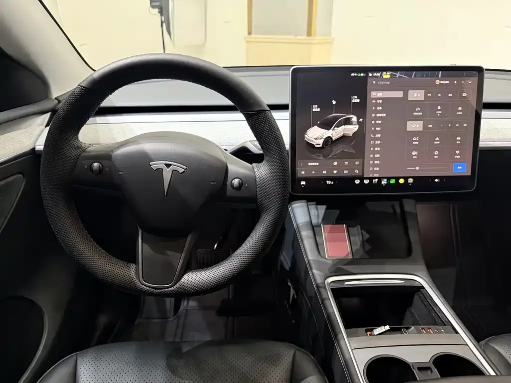 Tesla Model Y — фото 7