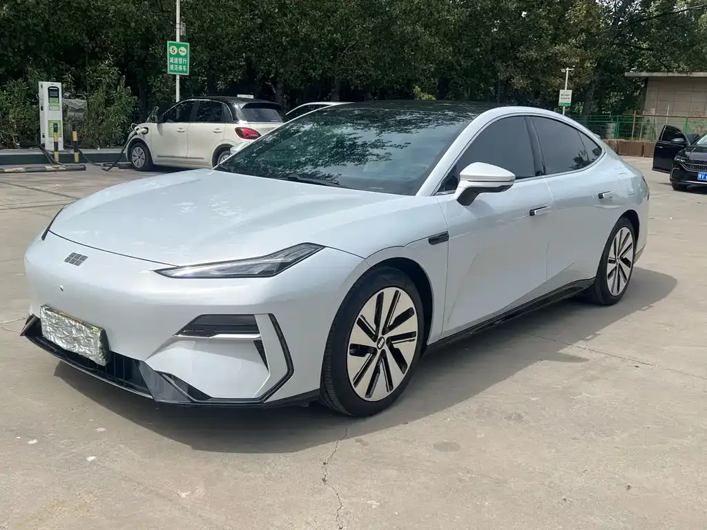 Geely Galaxy E8 — фото 1