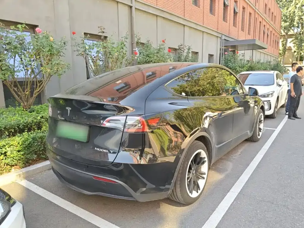 Tesla Model Y — фото 7