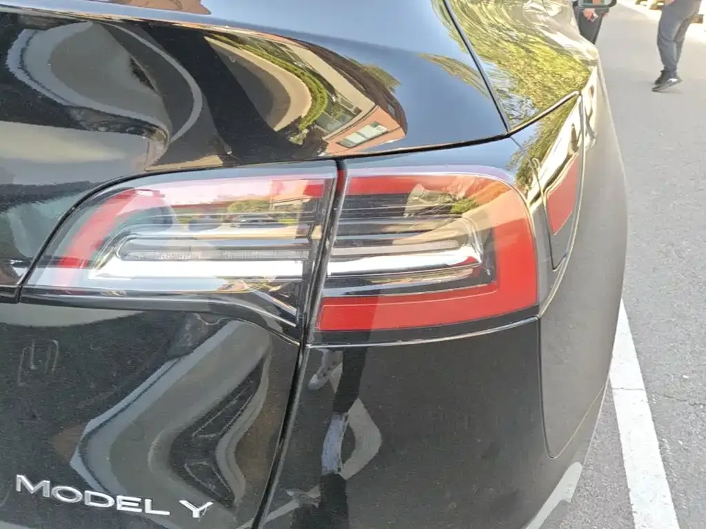 Tesla Model Y — фото 5