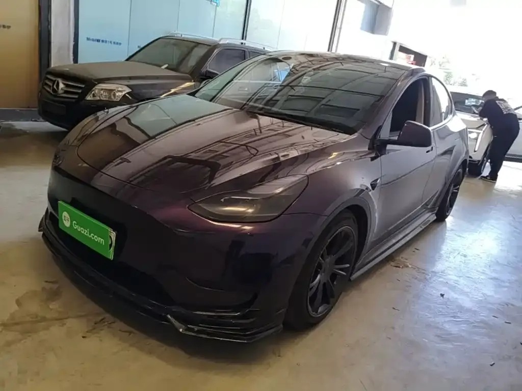 Tesla Model Y — фото 1