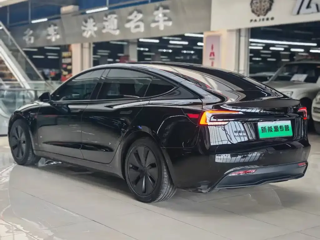 Tesla Model 3 — фото 2