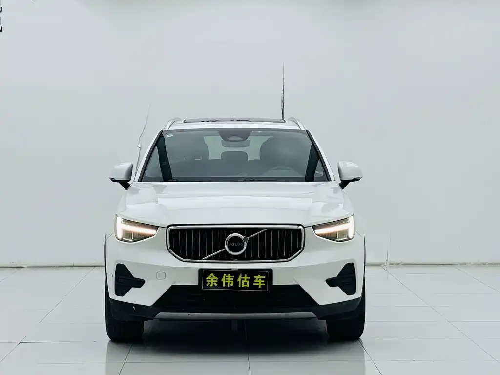Volvo XC40 — фото 2