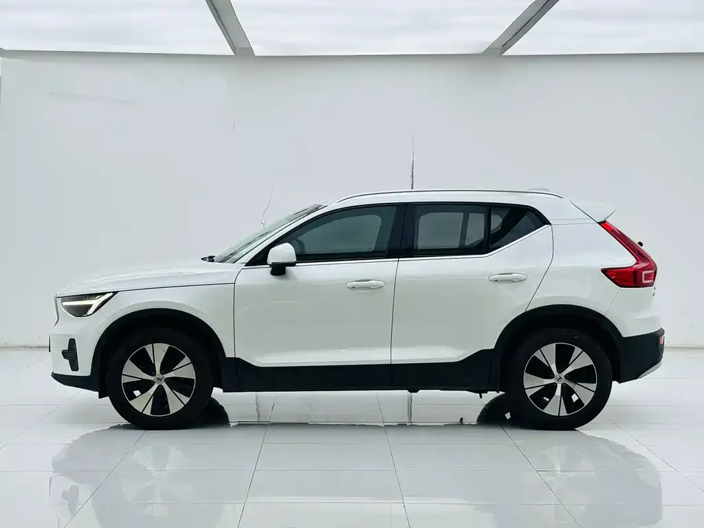 Volvo XC40 — фото 3