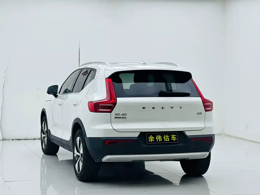 Volvo XC40 — фото 4