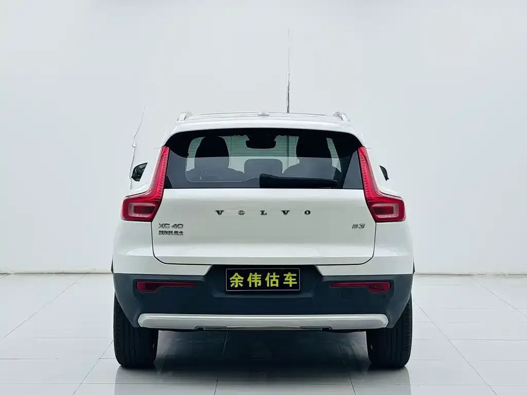 Volvo XC40 — фото 6