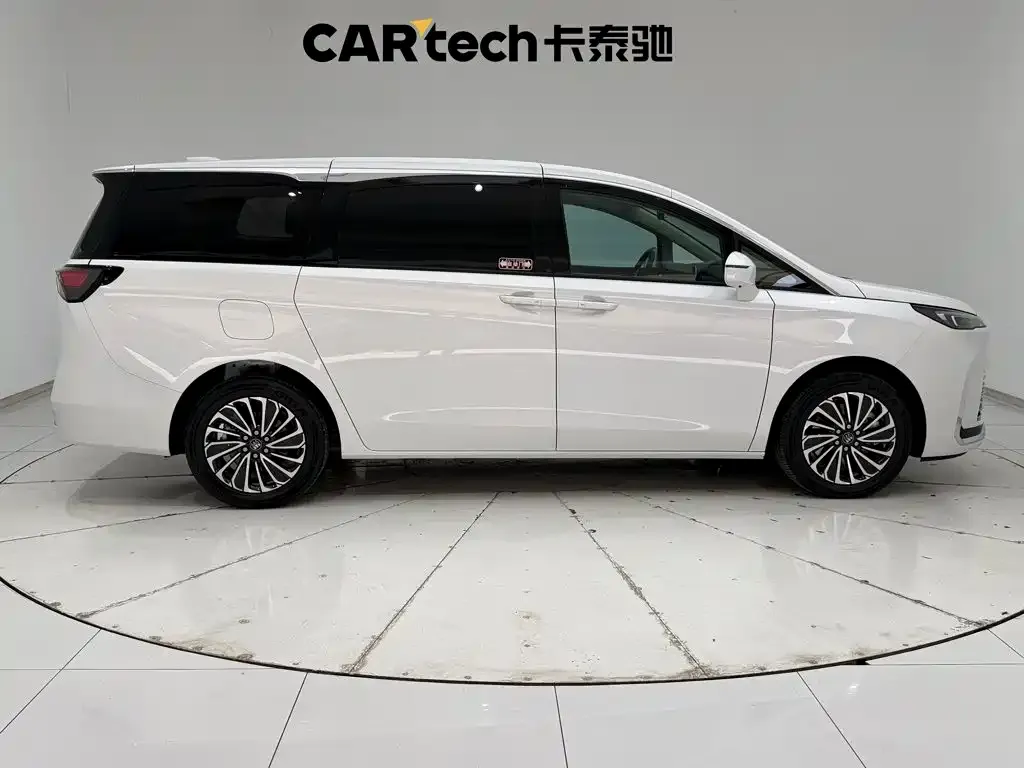Buick GL8 Hybrid — фото 9