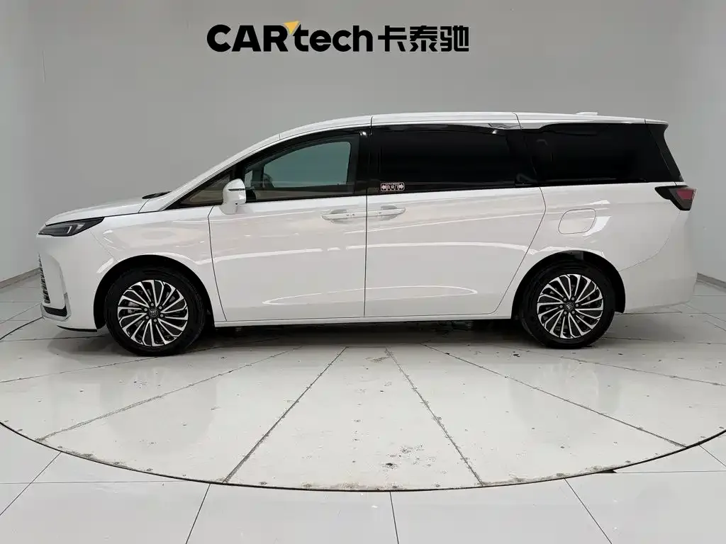 Buick GL8 Hybrid — фото 10