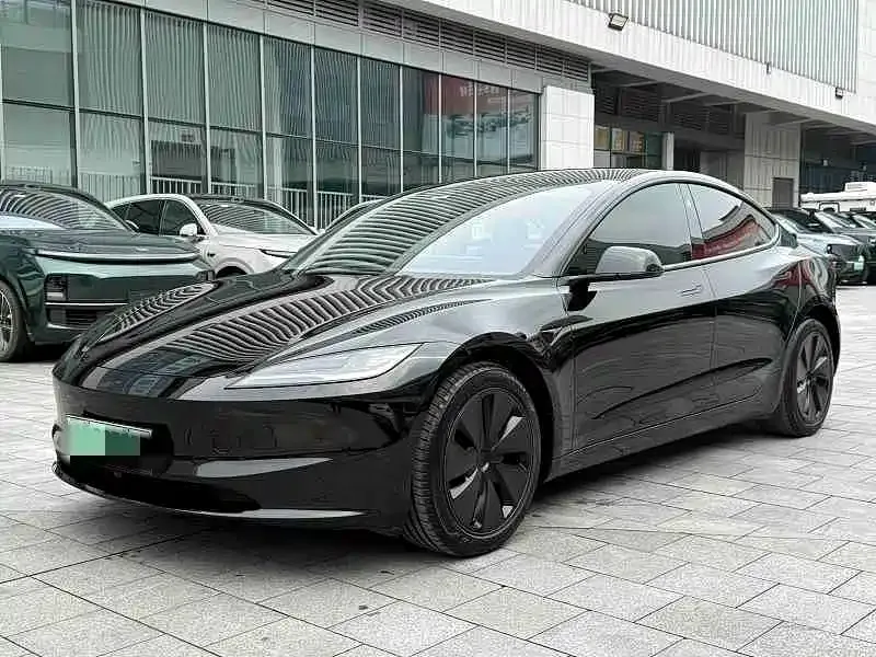 Tesla Model 3 — фото 1