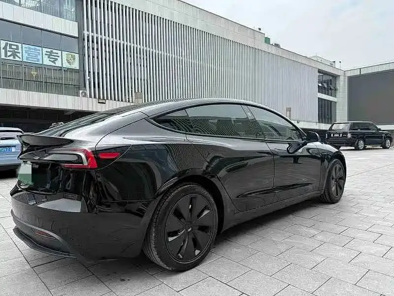 Tesla Model 3 — фото 2