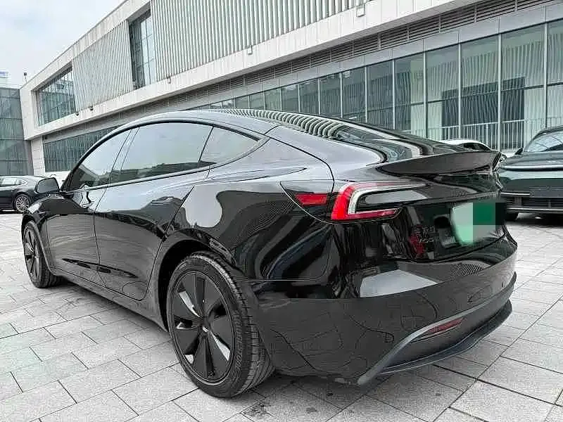 Tesla Model 3 — фото 10