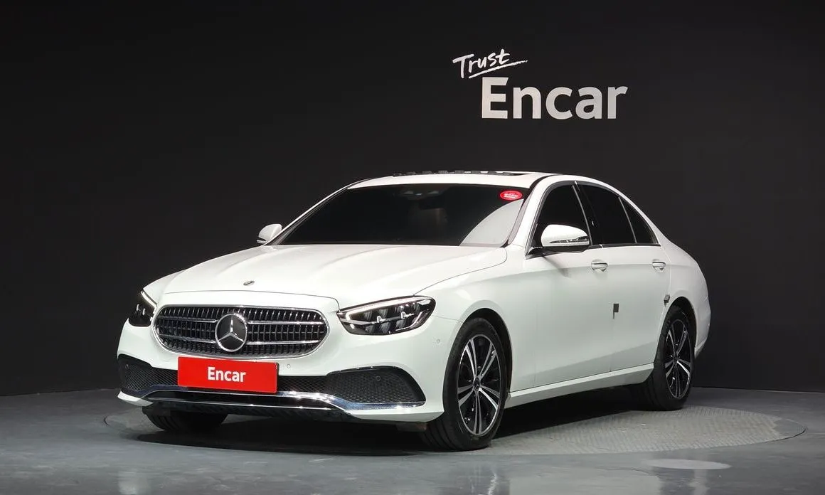Mercedes-Benz E-Class — фото 1