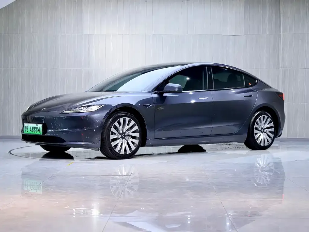 Tesla Model 3 — фото 1