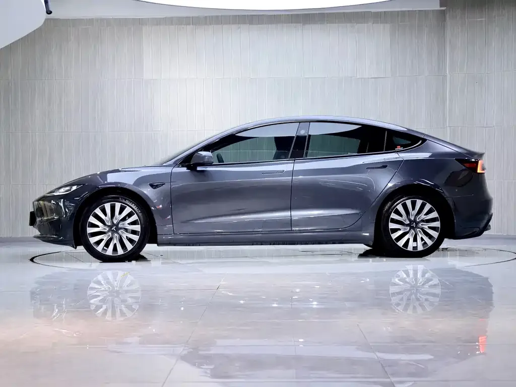 Tesla Model 3 — фото 4