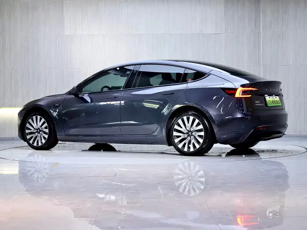 Tesla Model 3 — фото 3