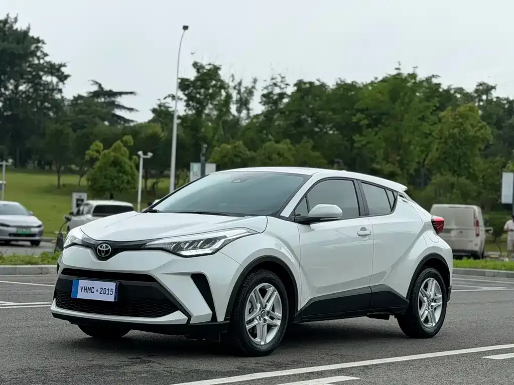 Toyota C-HR — фото 1