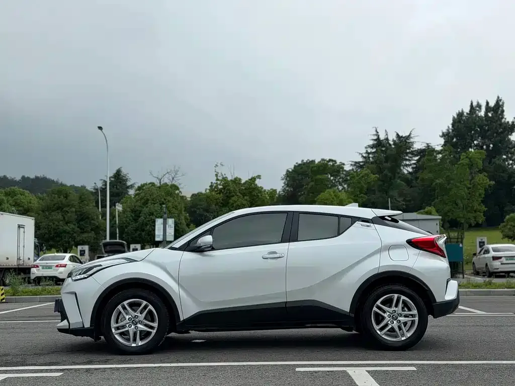 Toyota C-HR — фото 2