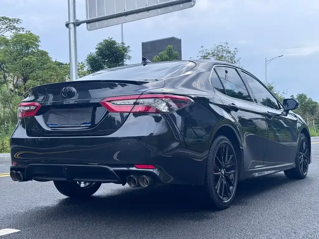 Toyota Camry — фото 2