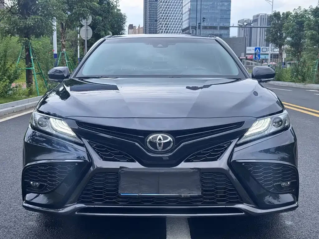 Toyota Camry — фото 7