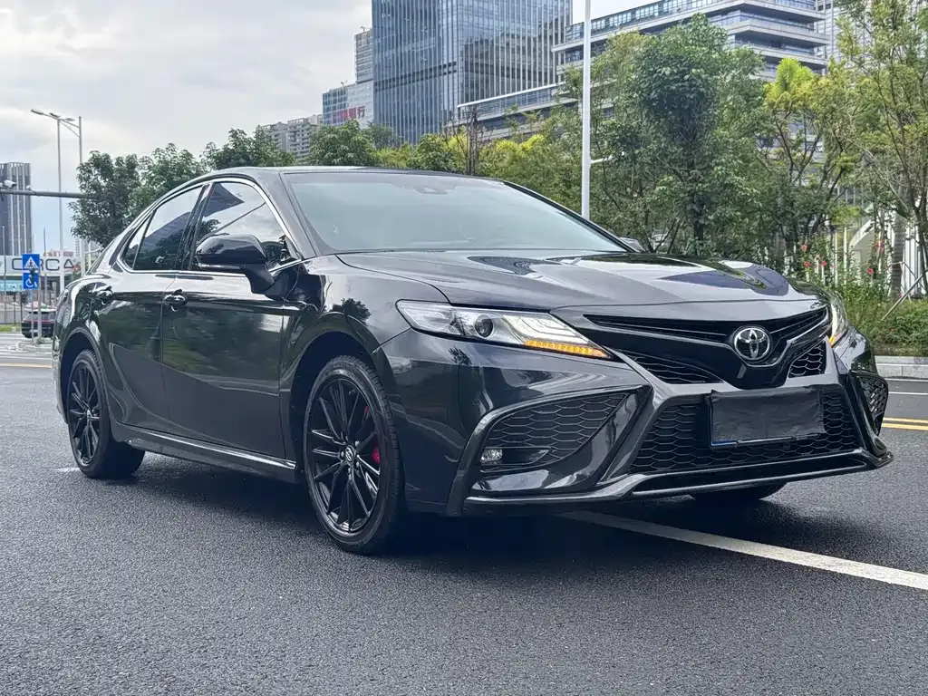 Toyota Camry — фото 10