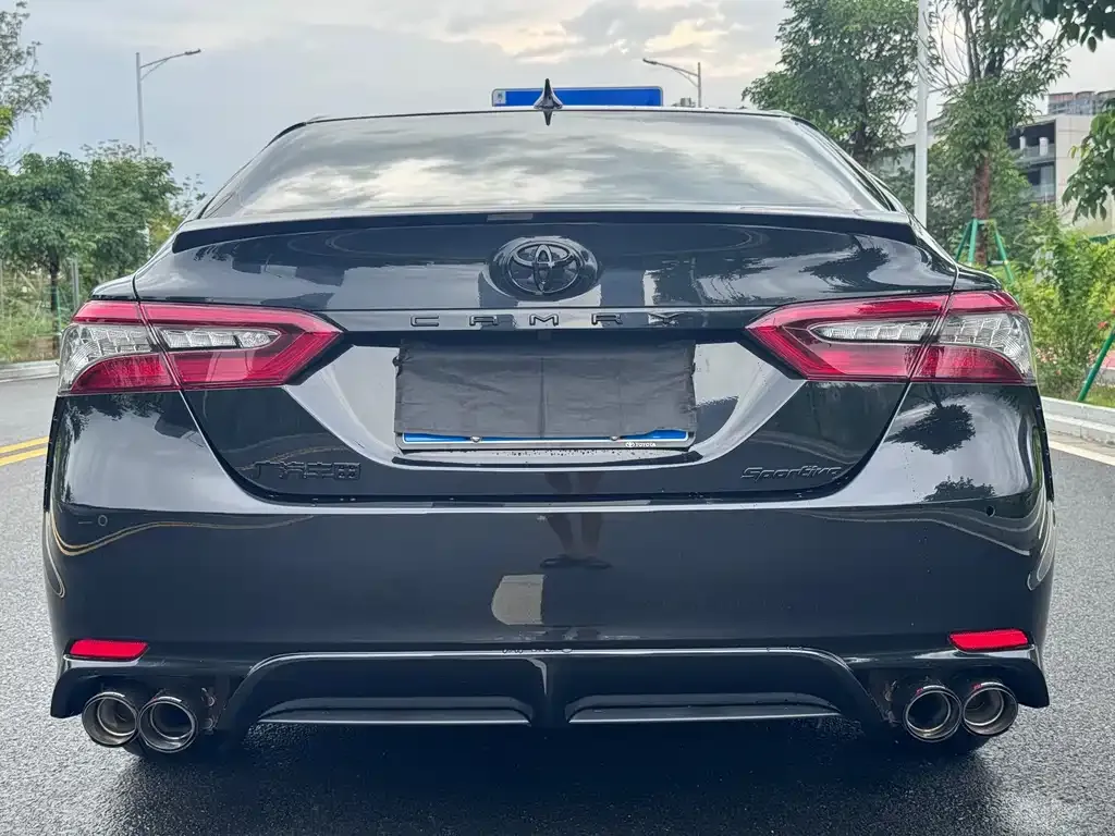 Toyota Camry — фото 6