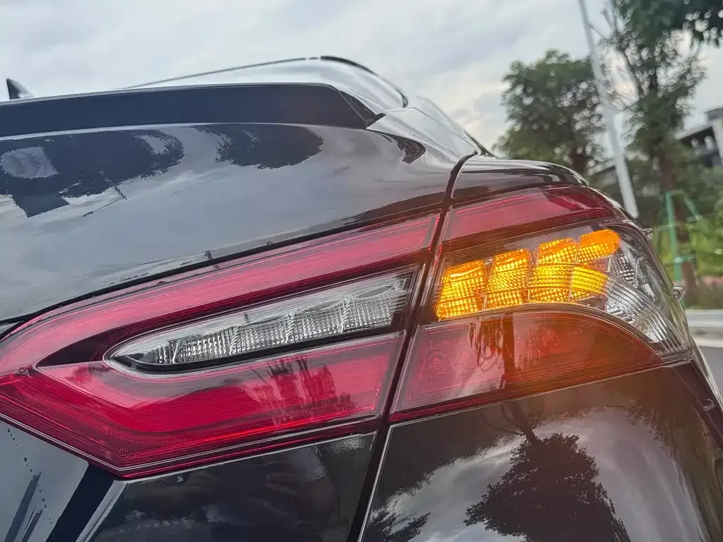 Toyota Camry — фото 3