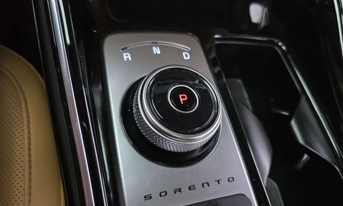 Kia Sorento — фото 6
