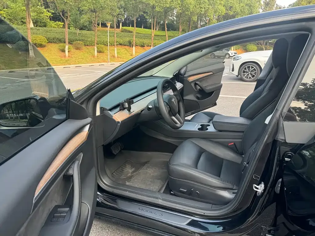 Tesla Model 3 — фото 10