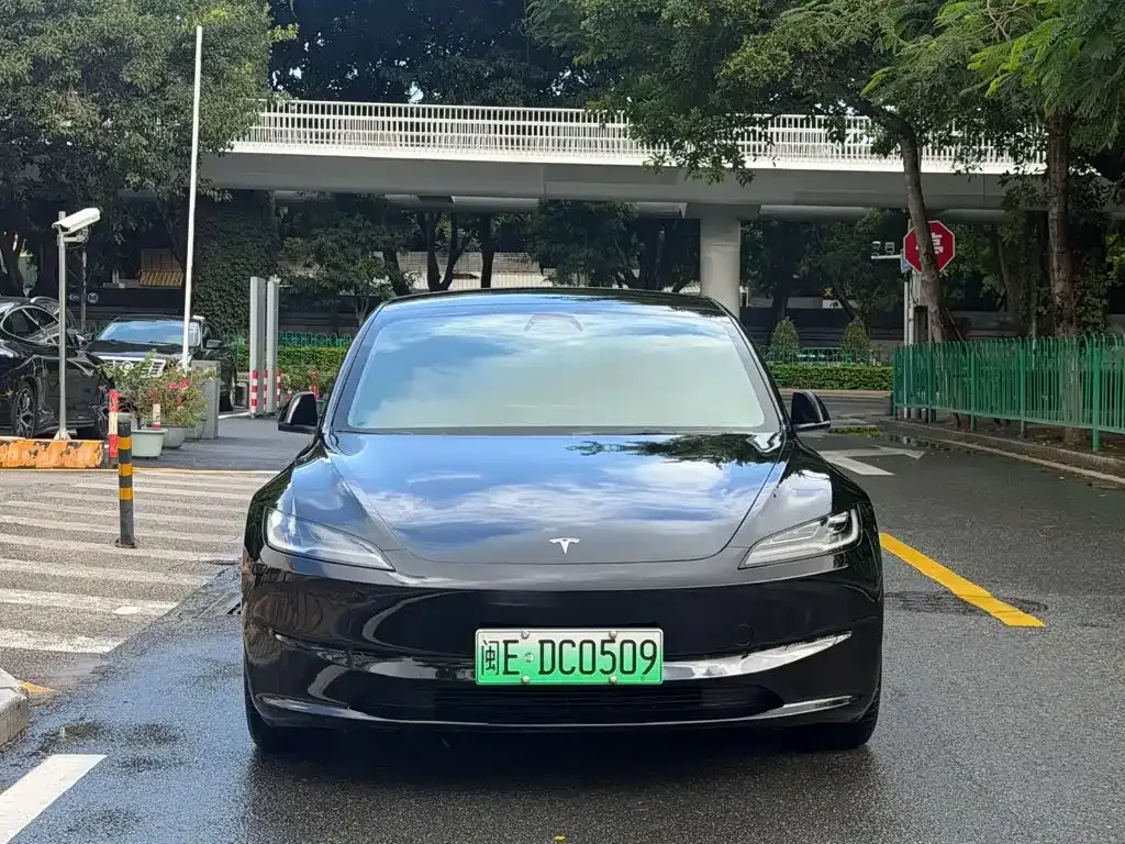 Tesla Model 3 — фото 7