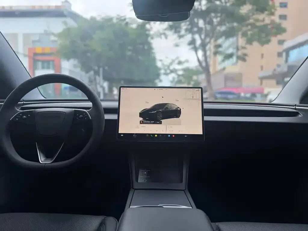 Tesla Model 3 — фото 2