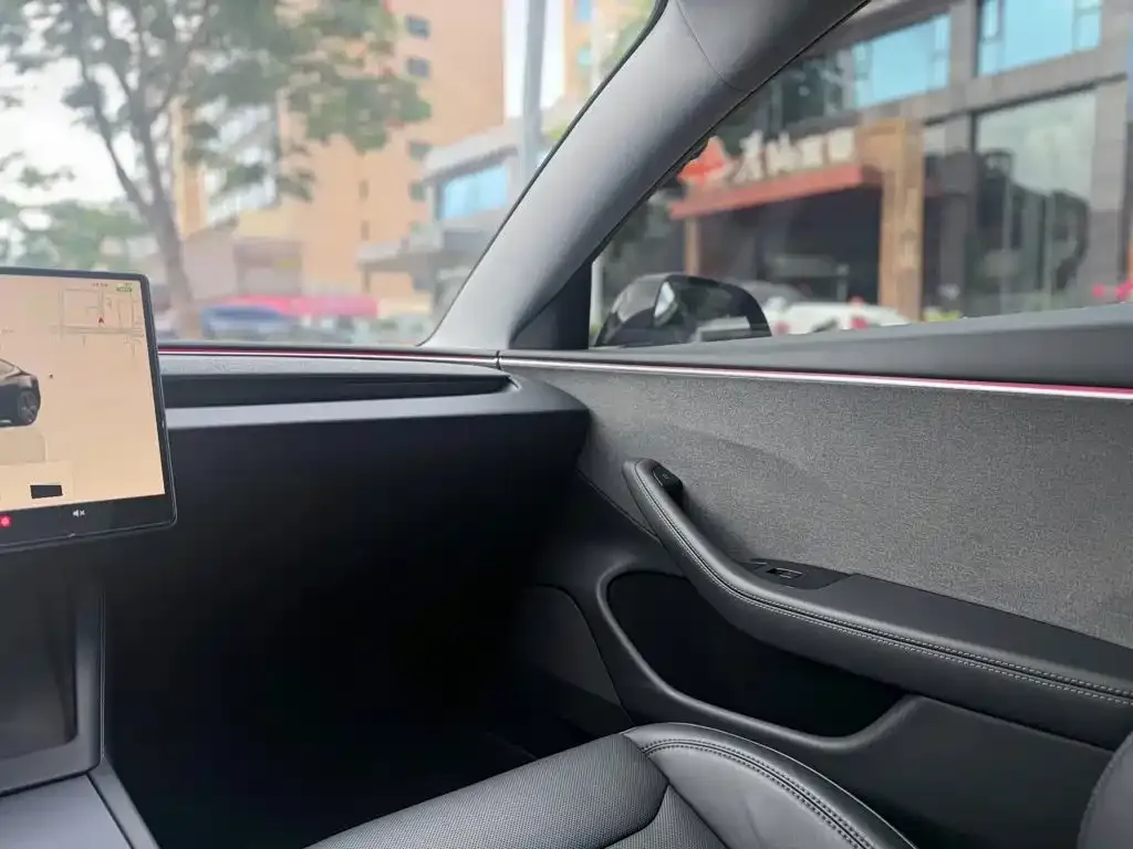 Tesla Model 3 — фото 10