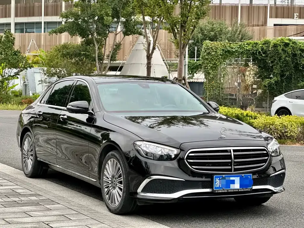 Mercedes-Benz E-Class — фото 5