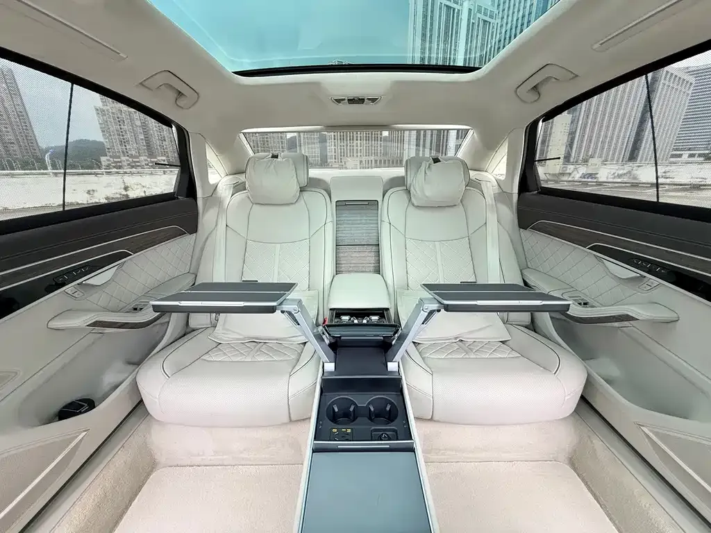 Audi A8 — фото 10