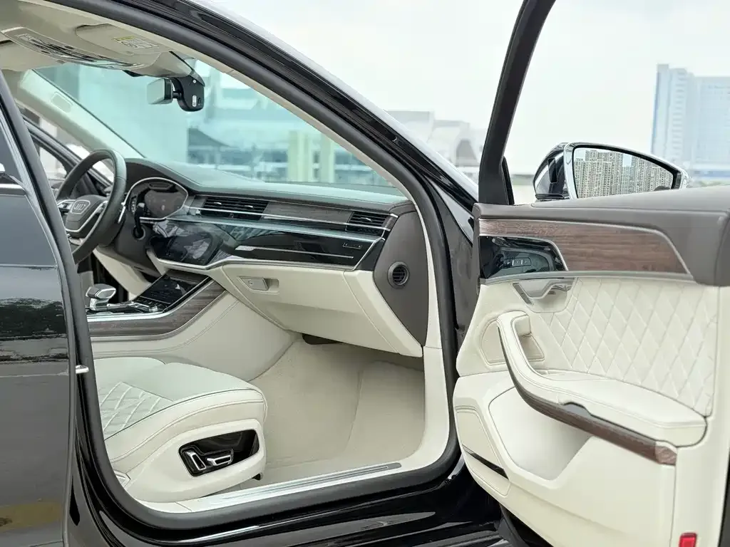 Audi A8 — фото 5