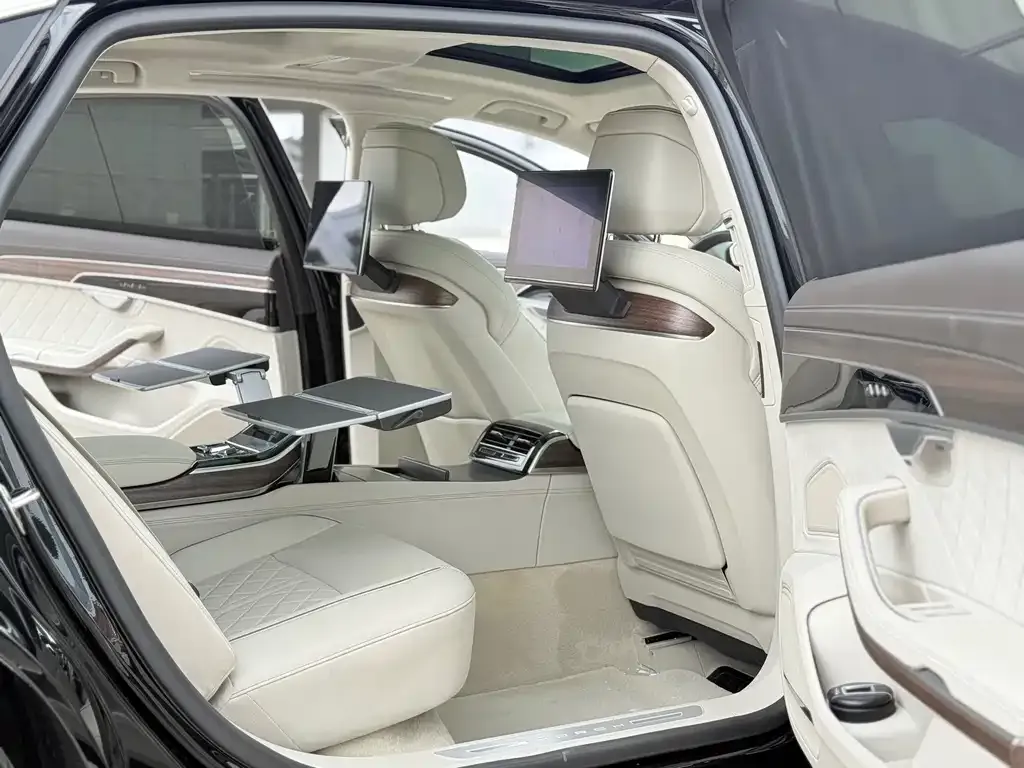Audi A8 — фото 2