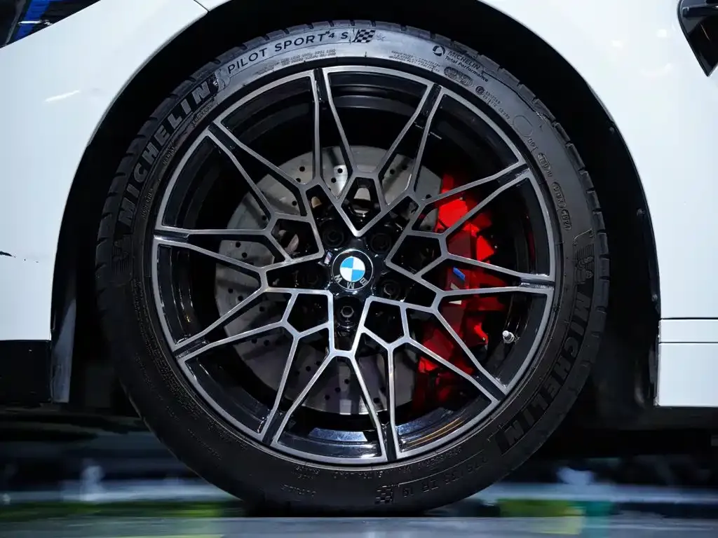 BMW M4 — фото 10