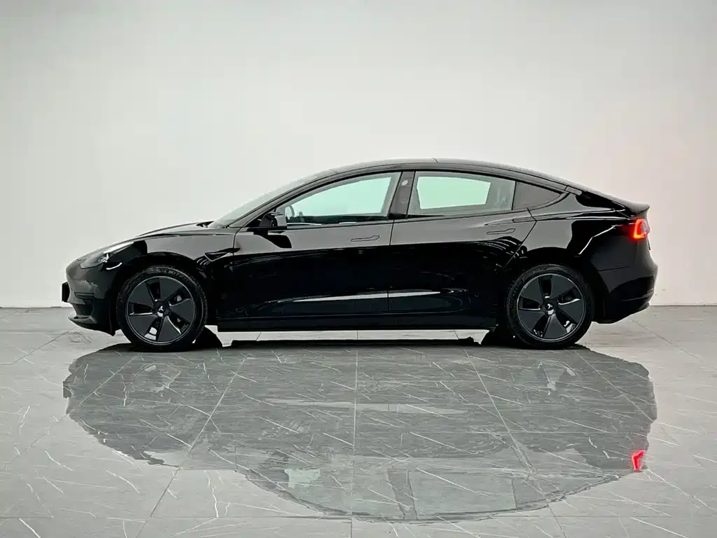 Tesla Model 3 — фото 4