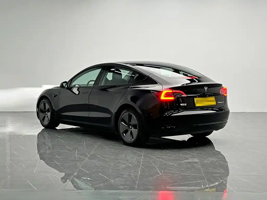 Tesla Model 3 — фото 5