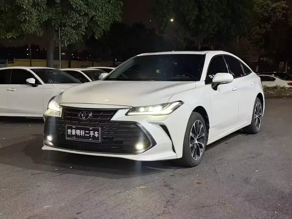 Toyota Avalon — фото 1
