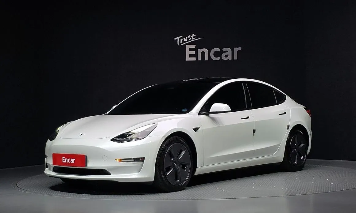 Tesla Model 3 — фото 1