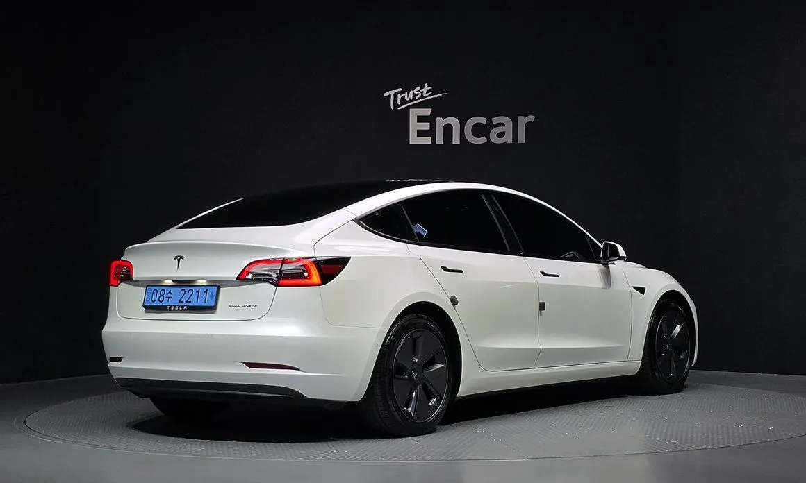 Tesla Model 3 — фото 4