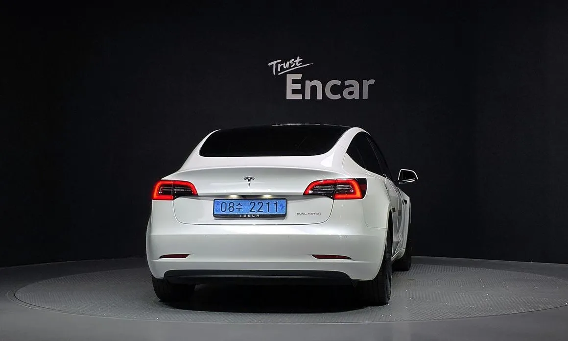 Tesla Model 3 — фото 3