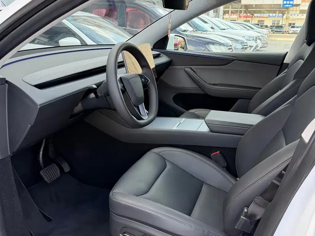 Tesla Model Y — фото 8